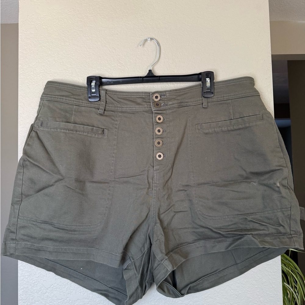 Ava & Viv Olive Women's Cargo Shorts